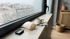 Bolsinha com sal no peitoril da janela: para que serve, como usar e quando trocar