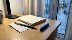 O verdadeiro motivo por detrás do furo na tampa da esferográfica